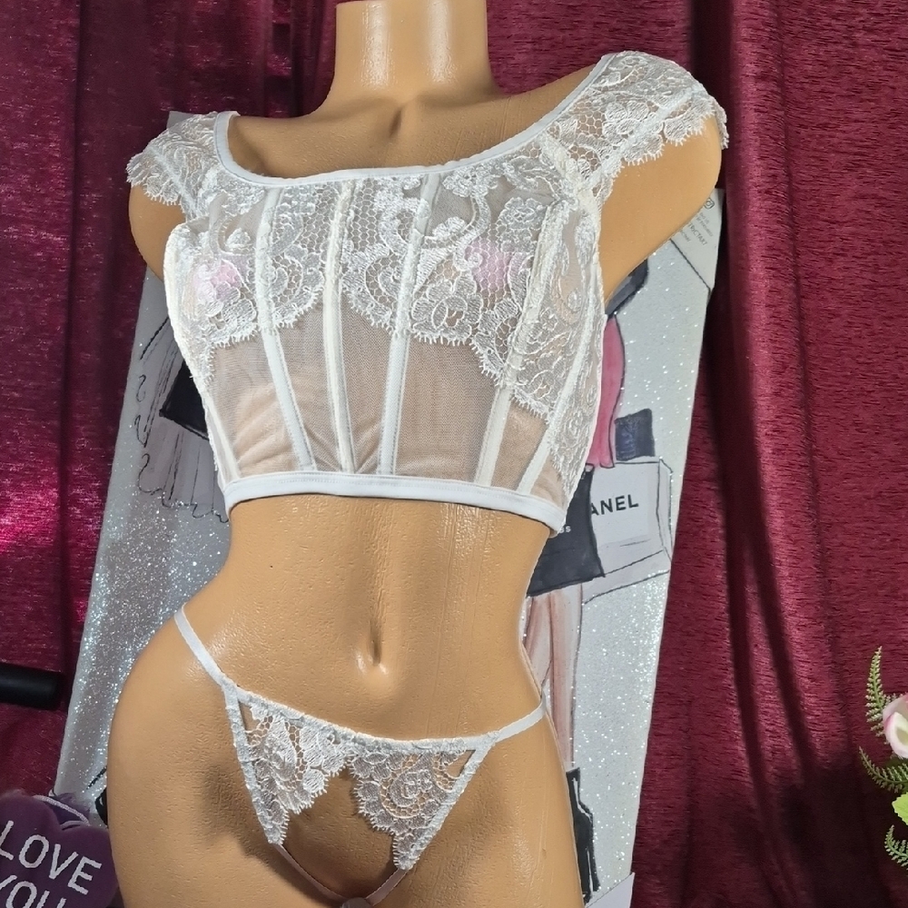 VICTORIA'S SECRET Lace White Crop Bralette and Thong Set NWT 2168